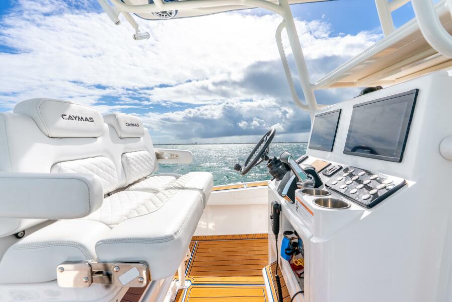 27' 2024 Caymas 281 HB