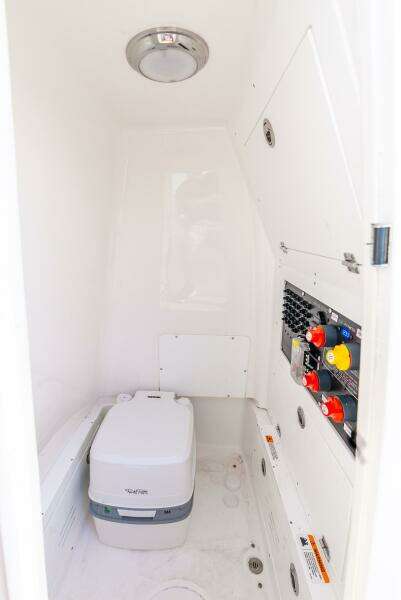 27ft Caymas Yacht For Sale