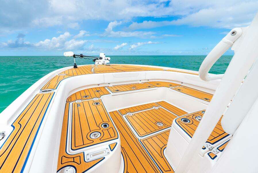 27ft Caymas Yacht For Sale