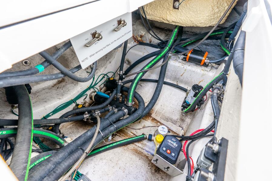 27' 2024 Caymas 281 HB