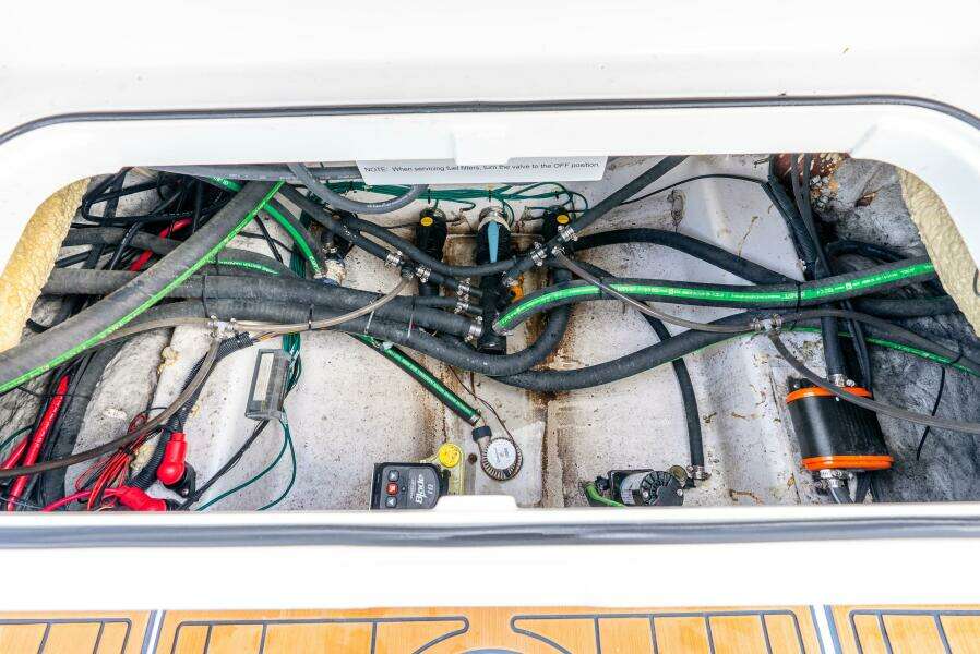 27ft Caymas Yacht For Sale