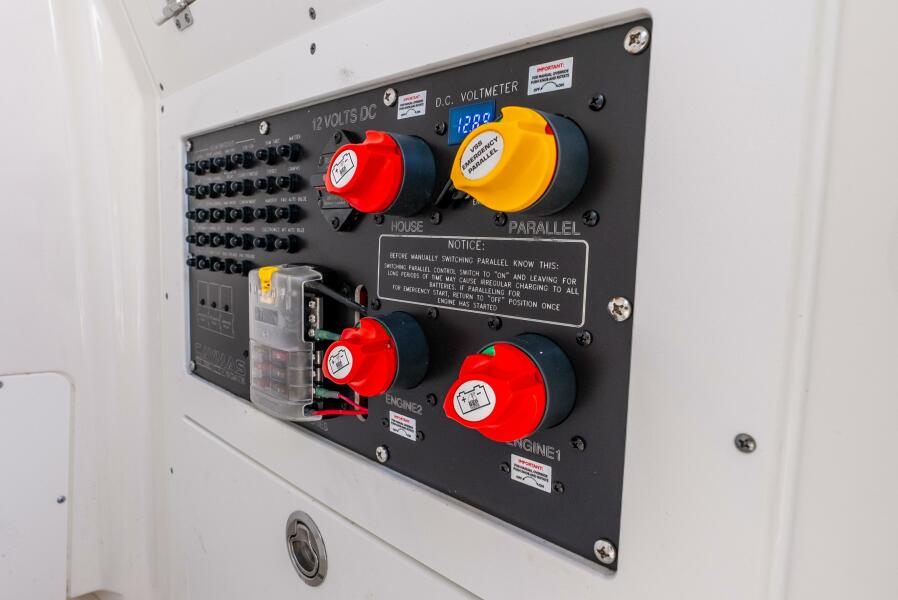 27' 2024 Caymas 281 HB