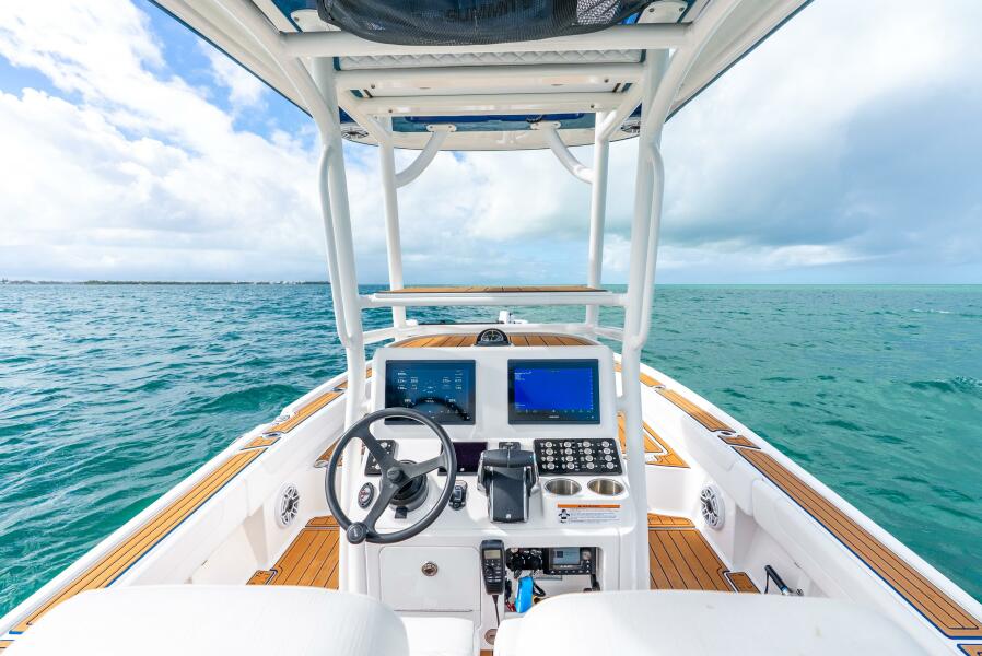 27' 2024 Caymas 281 HB