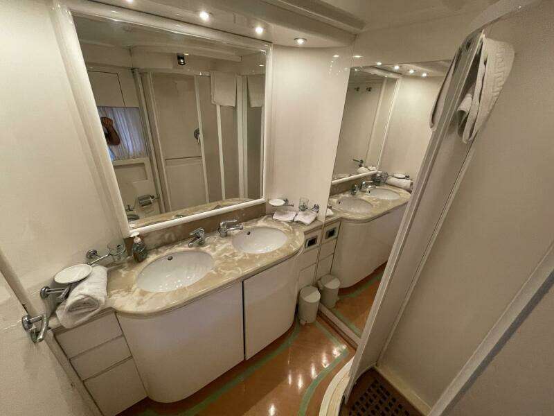 Echo 75ft Versilcraft Yacht For Sale