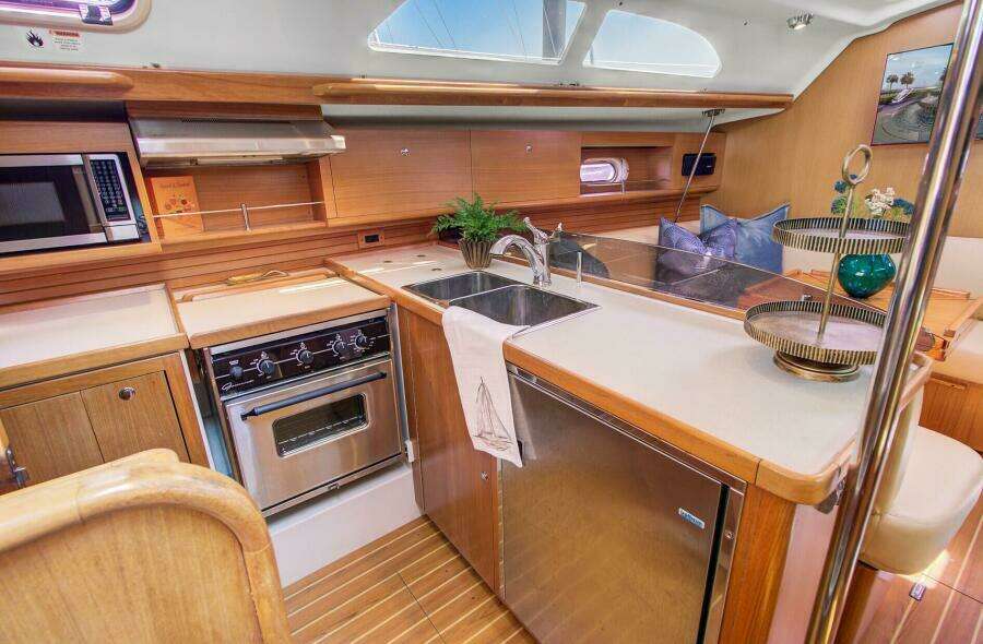 Advocate 44ft Catalina Yacht For Sale