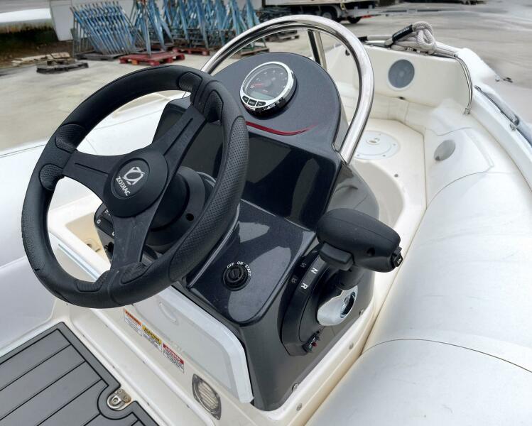 12' 2024 Zodiac Yachtline 360