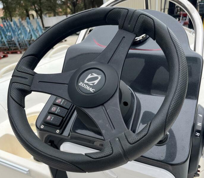 12' 2024 Zodiac Yachtline 360