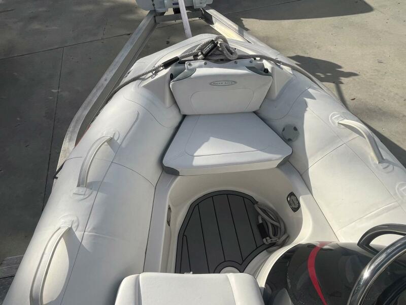 12' 2024 Zodiac Yachtline 360