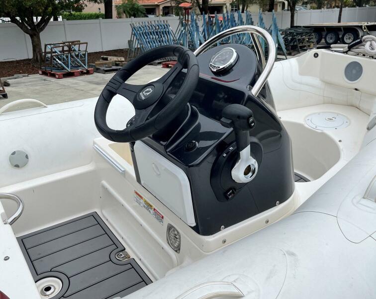 12' 2024 Zodiac Yachtline 360