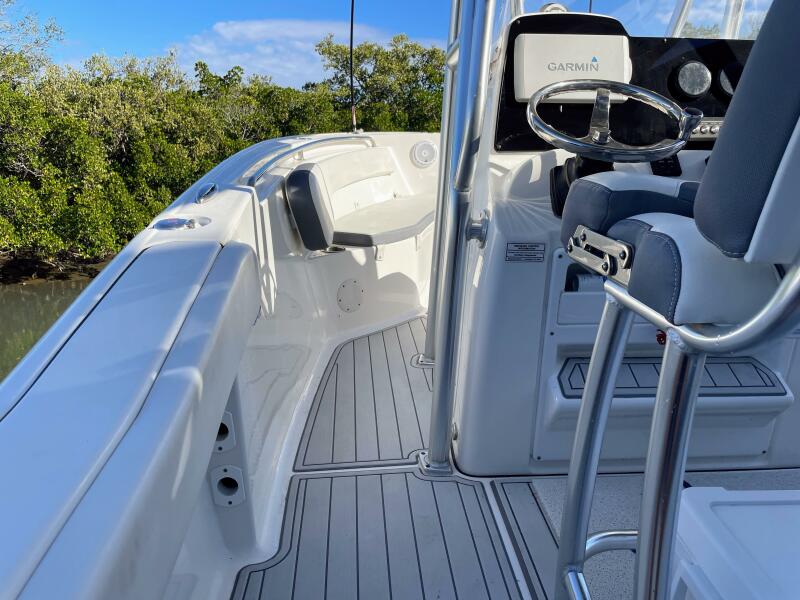 22' 2017 Tidewater 220LXF