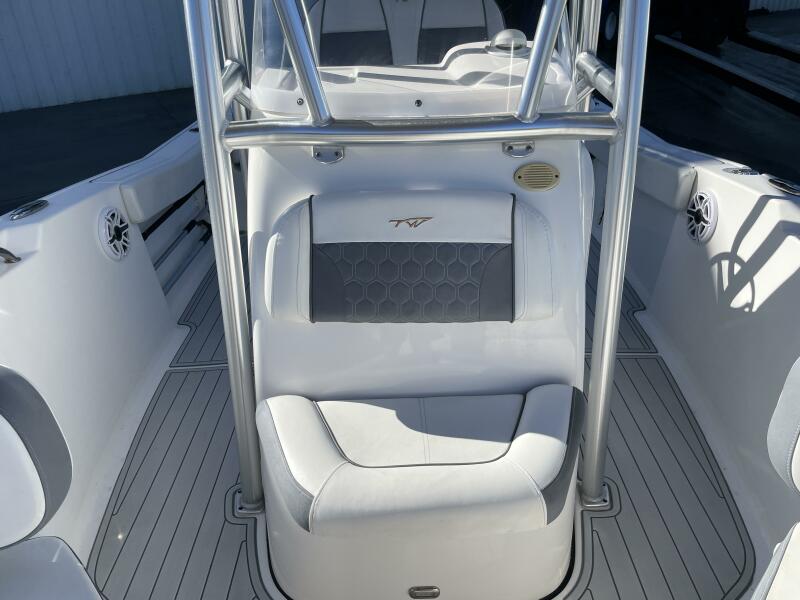 22' 2017 Tidewater 220LXF