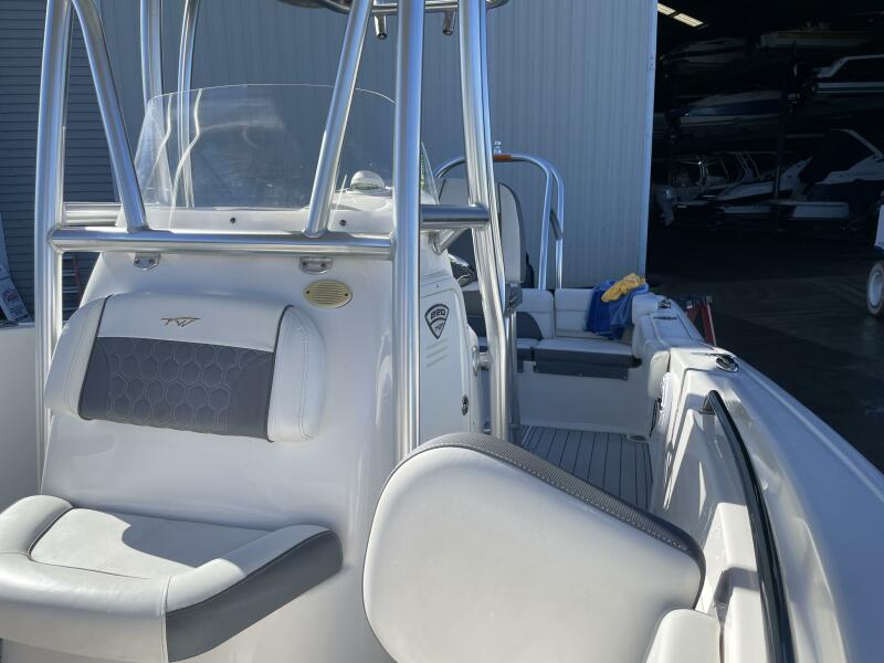 22' 2017 Tidewater 220LXF