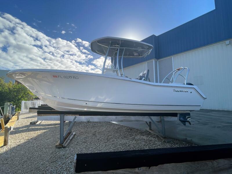 22' 2017 Tidewater 220LXF