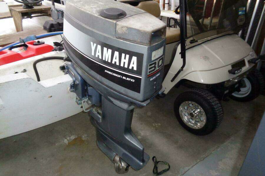 13ft Boston Whaler Yacht For Sale