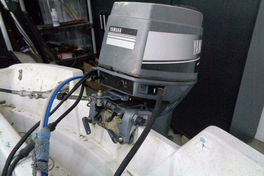 13ft Boston Whaler Yacht For Sale