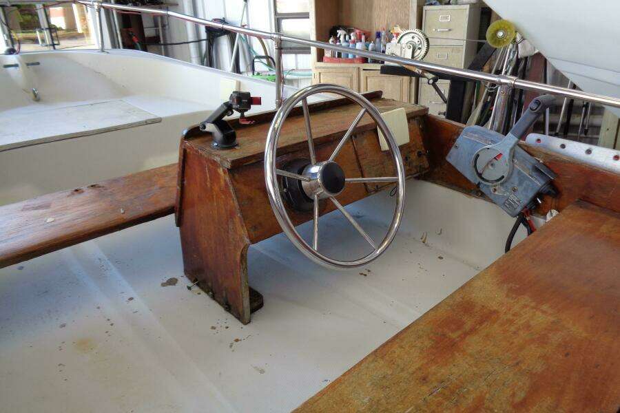 13ft Boston Whaler Yacht For Sale