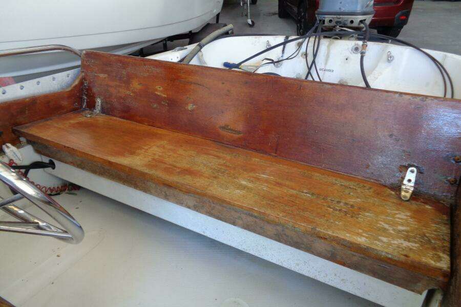 13ft Boston Whaler Yacht For Sale