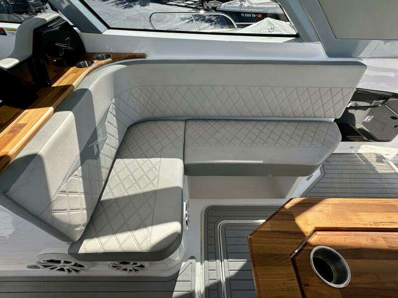 NX 360 Sports Coupe - Cockpit