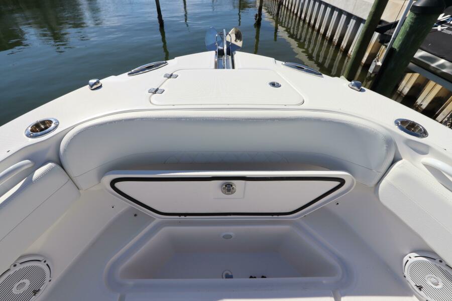 26' 2021 Edgewater 262CX Crossover