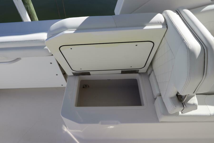 26' 2021 Edgewater 262CX Crossover