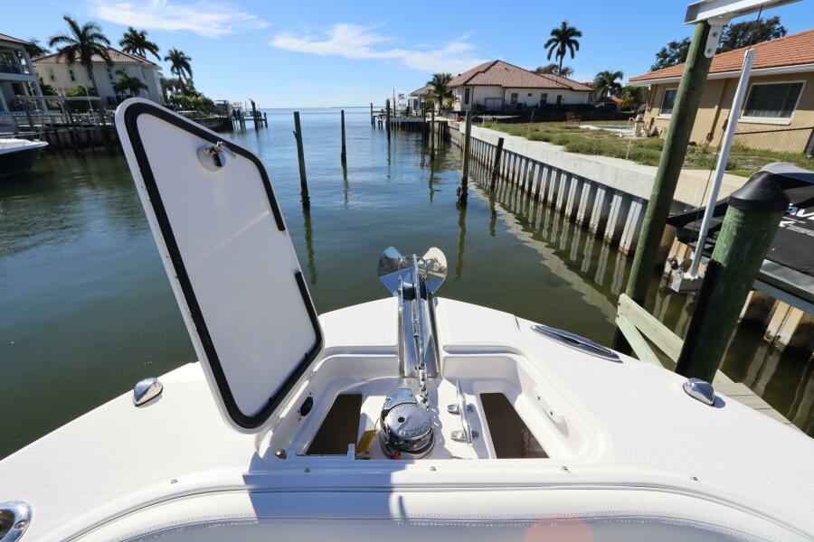 26' 2021 Edgewater 262CX Crossover