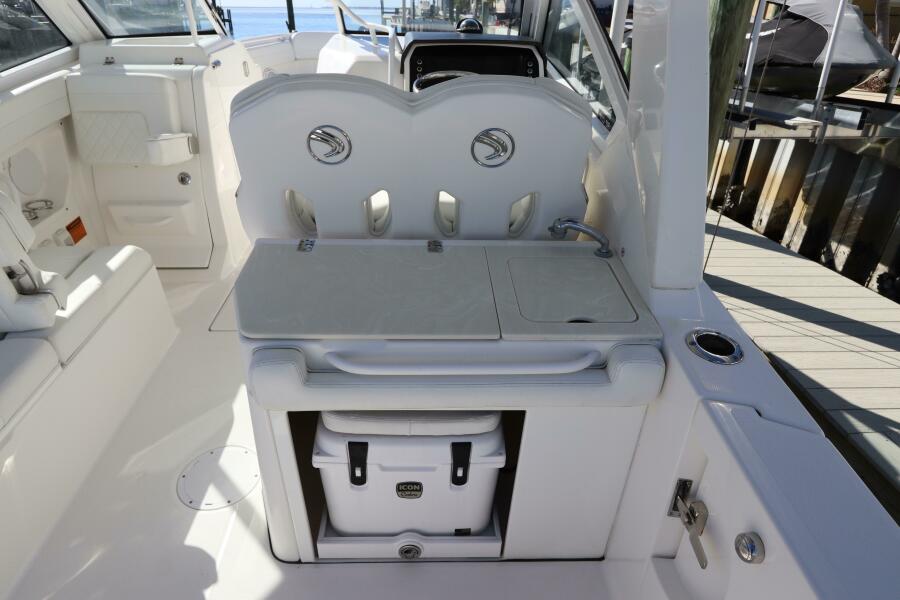 26' 2021 Edgewater 262CX Crossover