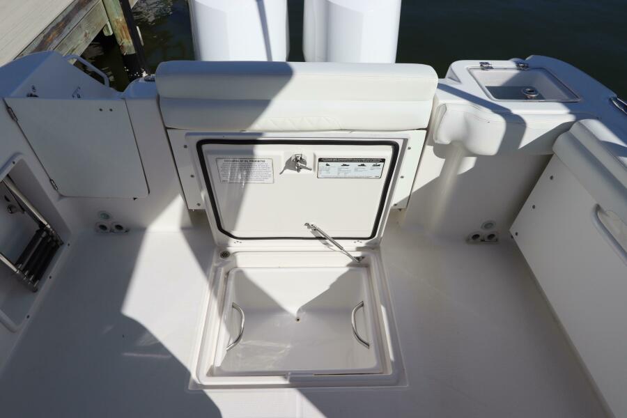 26' 2021 Edgewater 262CX Crossover