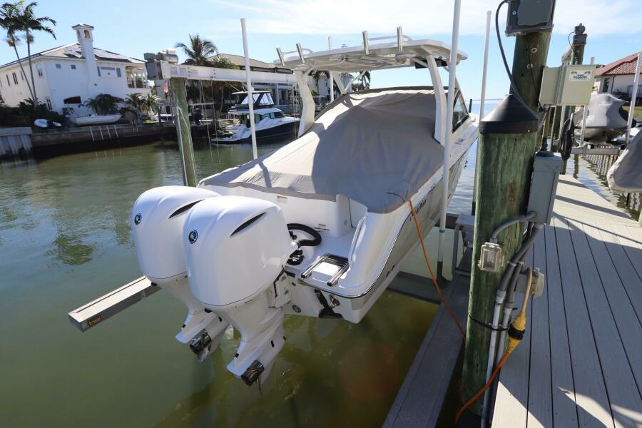 26' 2021 Edgewater 262CX Crossover