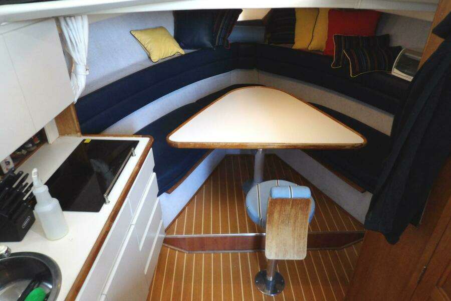 28ft Carver Yacht For Sale