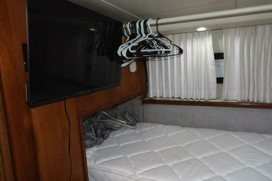 28ft Carver Yacht For Sale