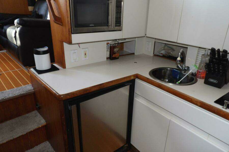 28ft Carver Yacht For Sale