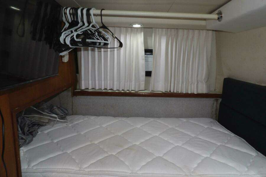 28ft Carver Yacht For Sale