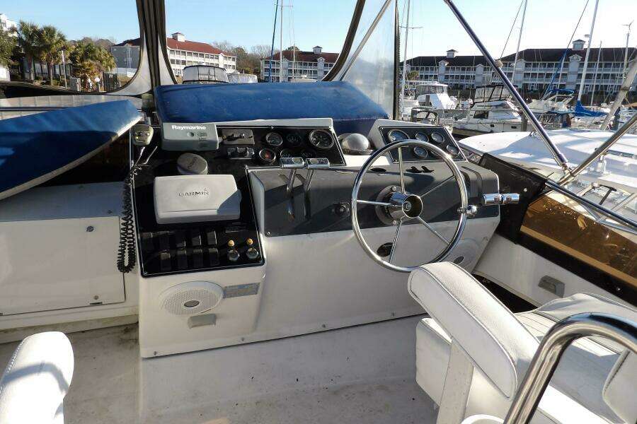 28ft Carver Yacht For Sale