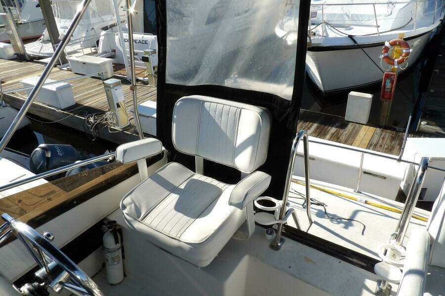 28ft Carver Yacht For Sale