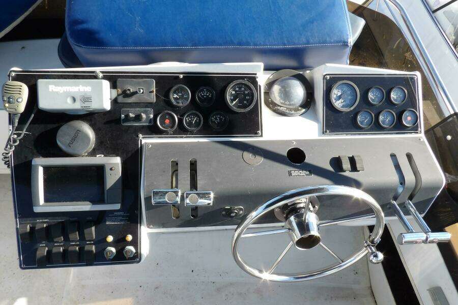 28ft Carver Yacht For Sale