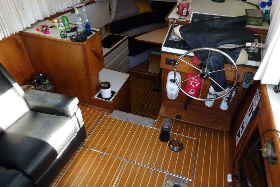 28ft Carver Yacht For Sale