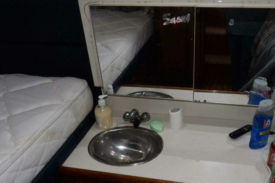 28ft Carver Yacht For Sale