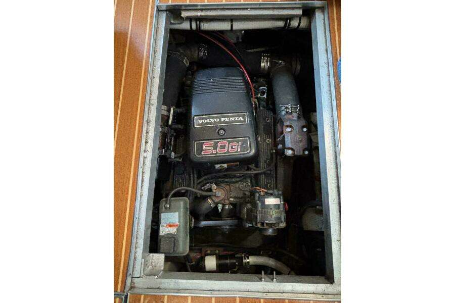 28ft Carver Yacht For Sale