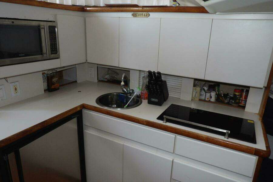 28ft Carver Yacht For Sale