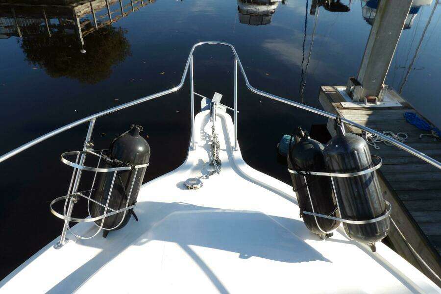 28ft Carver Yacht For Sale