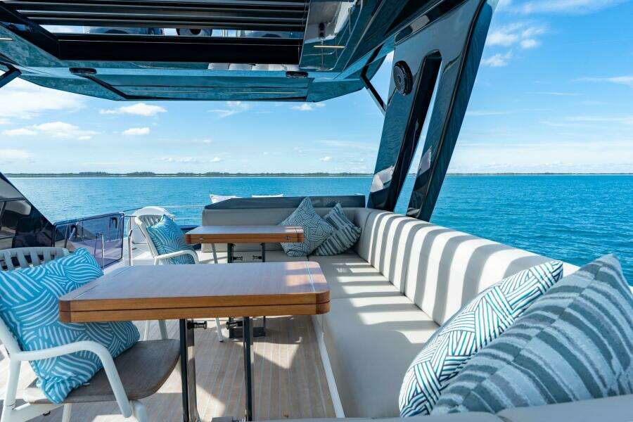 72ft Ferretti Yachts Yacht For Sale