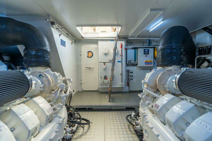 72ft Ferretti Yachts Yacht For Sale