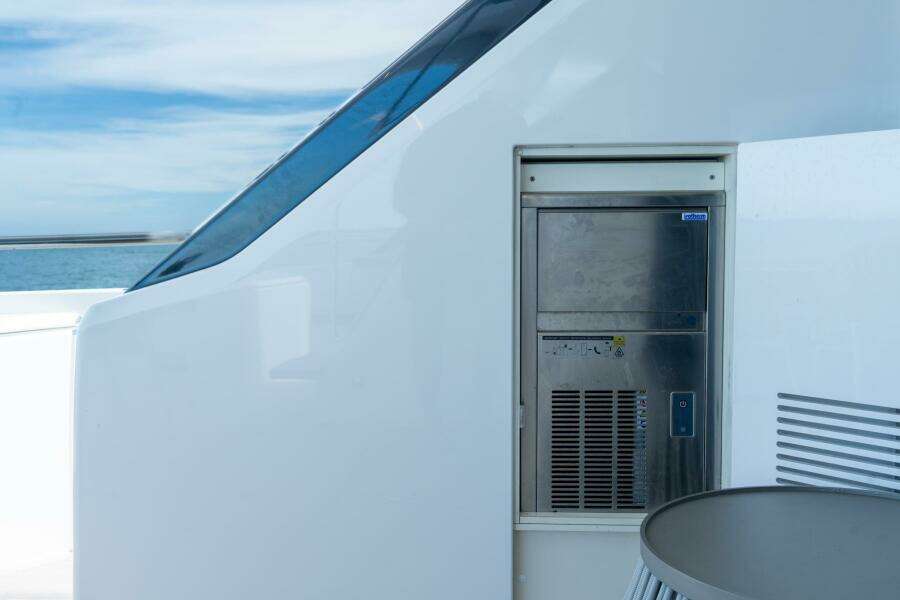 72ft Ferretti Yachts Yacht For Sale