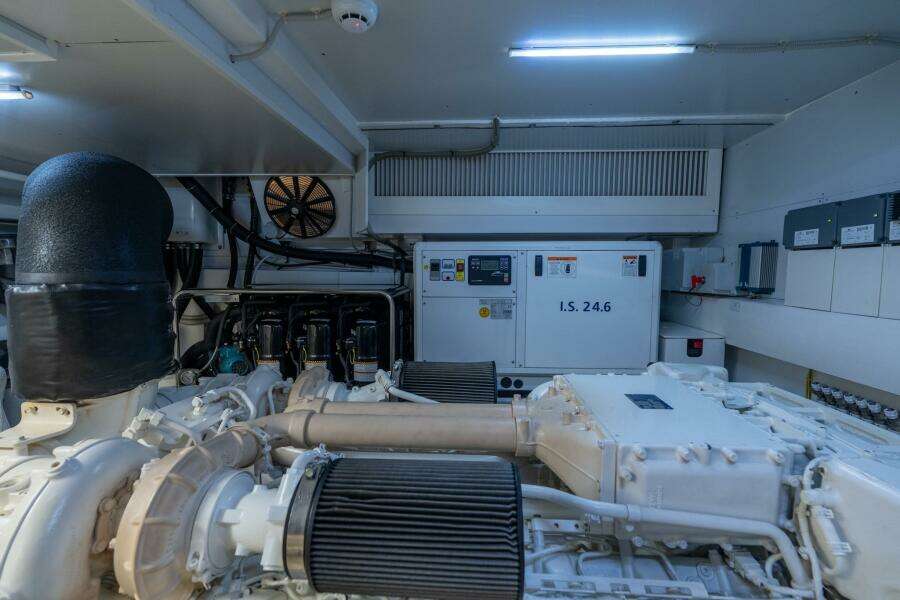 72ft Ferretti Yachts Yacht For Sale