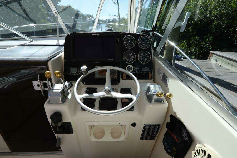 30ft Pursuit Yacht For Sale