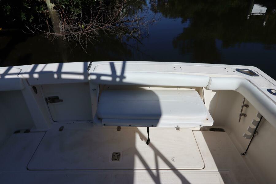 30' 2000 Pursuit 3000 Express