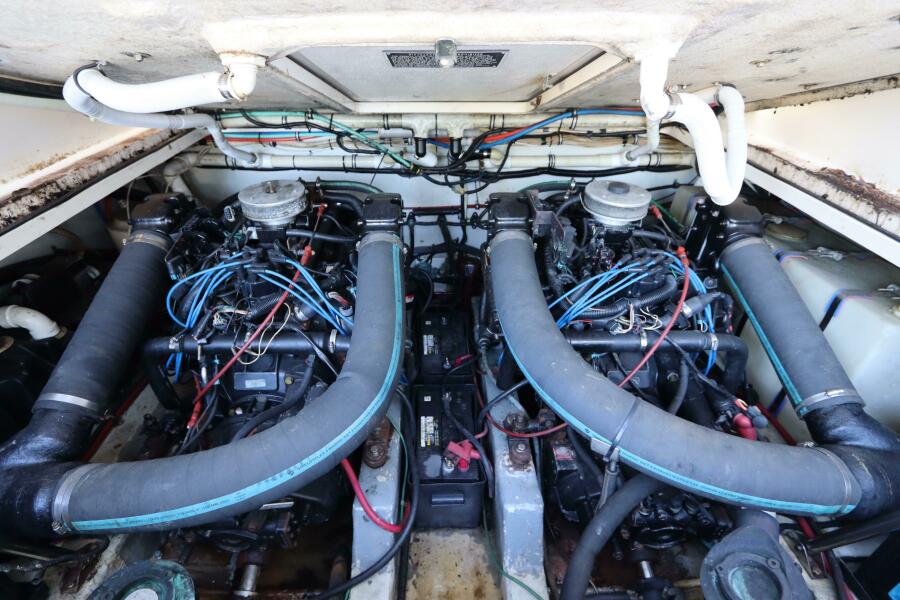 30' 2000 Pursuit 3000 Express