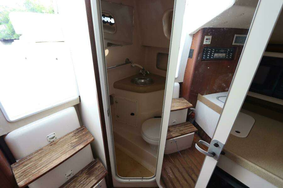 30ft Pursuit Yacht For Sale