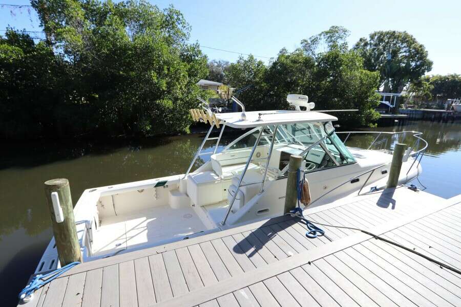 30ft Pursuit Yacht For Sale