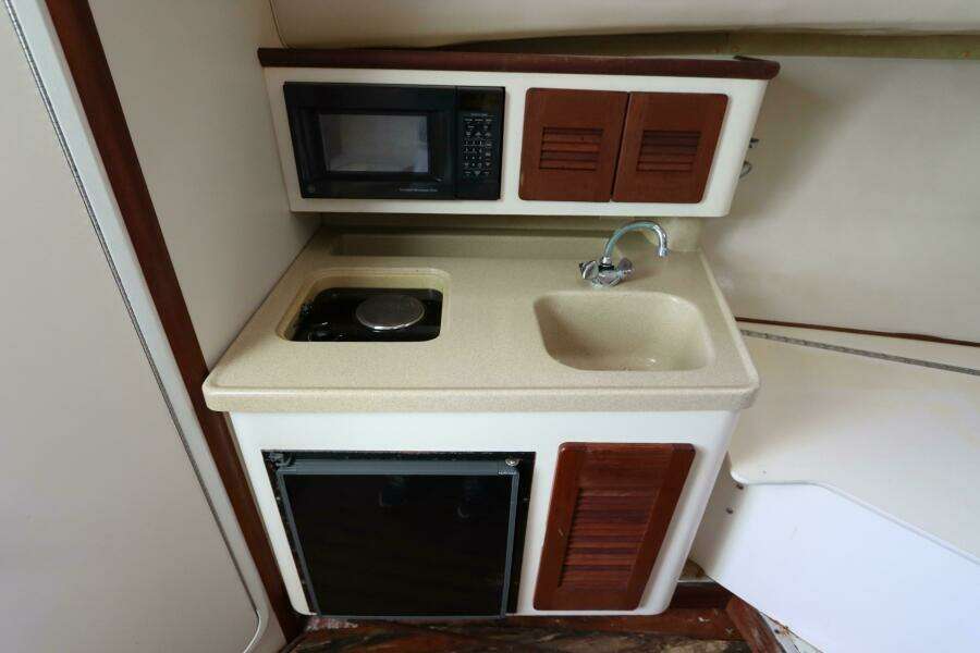 30ft Pursuit Yacht For Sale